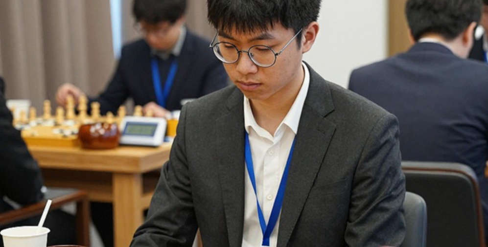 GCL 2026: Nepomniachtchi Khiến Carlsen Lo Lắng Trước Khi Vượt Qua Sindarov Trên Đồng Hồ