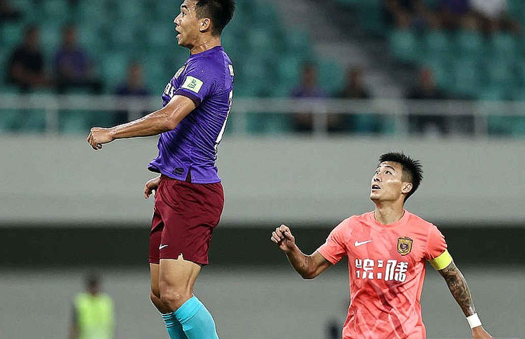 900 phút của Luis Romo: khi Chivas giao cả mùa giải cho một đôi chân