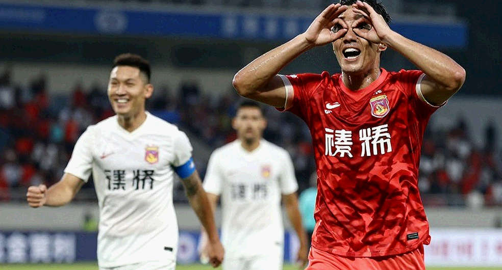 Ngưỡng đầu vào tối thiểu: bài học từ một bản phân tích bóng đá không có dữ kiện nào