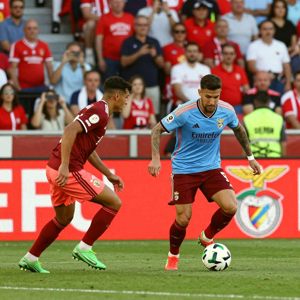 Bóng đá Việt Nam giữa hai chân trời: Ngôi vương ASEAN và cú ngã ở vòng loại World Cup Bóng đá Việt Nam giữa hai chân trời: Ngôi vương ASEAN và cú ngã ở vòng loại World Cup
