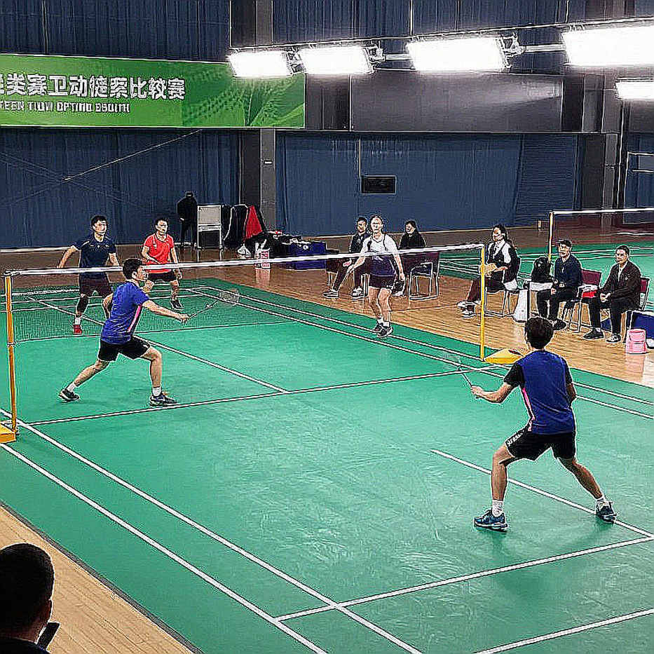 Hình học của sự sụp đổ: Khoảng trống 18 mét trong cầu lông Việt Nam Hình học của sự sụp đổ: Khoảng trống 18 mét trong cầu lông Việt Nam