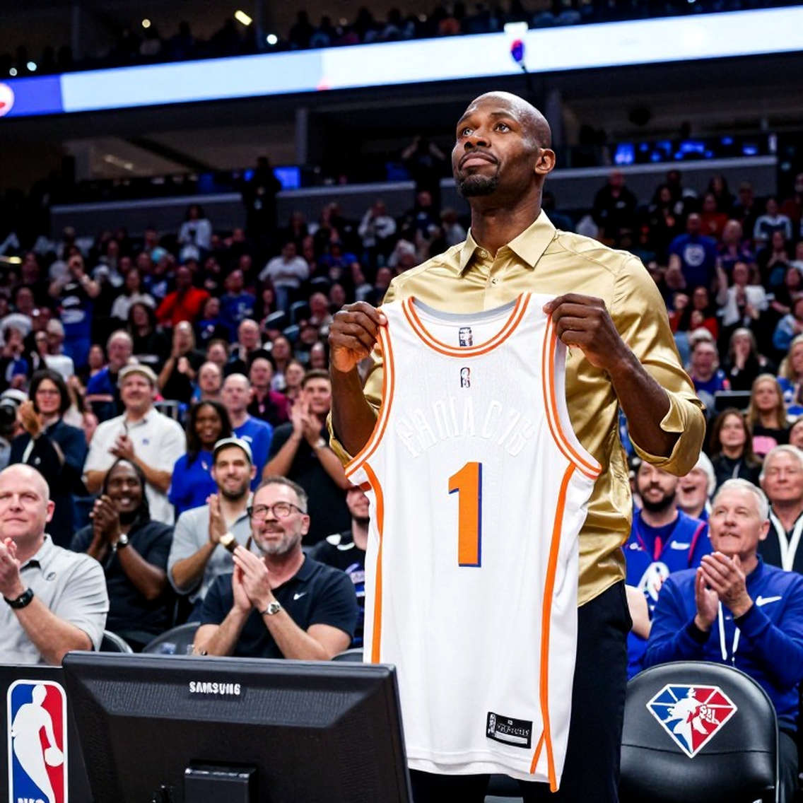 Giá trị vô hình của Kevin Love: Khi con số 38,5% eFG che giấu vai trò kiến tạo không gian cho LeBron James Giá trị vô hình của Kevin Love: Khi con số 38,5% eFG che giấu vai trò kiến tạo không gian cho LeBron James