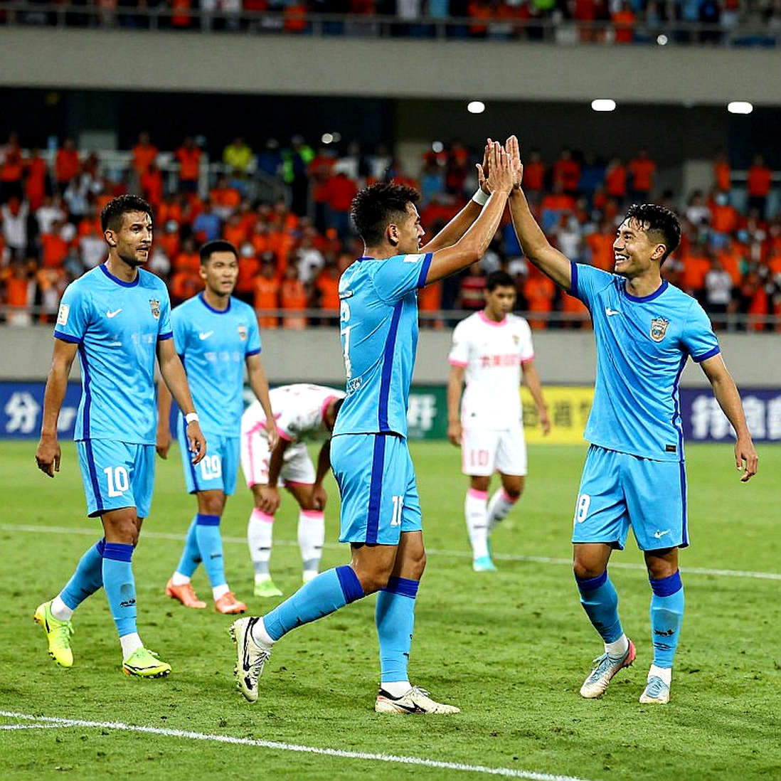 V-League 2026-2026: Khi Công Thủ Đều Vấp, CLB TP.HCM Đứng Trước Ngã Ba Đường V-League 2026-2026: Khi Công Thủ Đều Vấp, CLB TP.HCM Đứng Trước Ngã Ba Đường