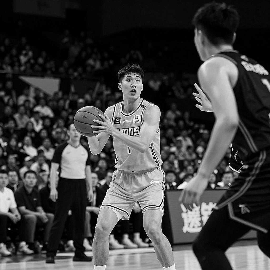 Vezenkov im tiếng trước Efes: 1.292 ngày và bài học về sự ổn định ở Euroleague