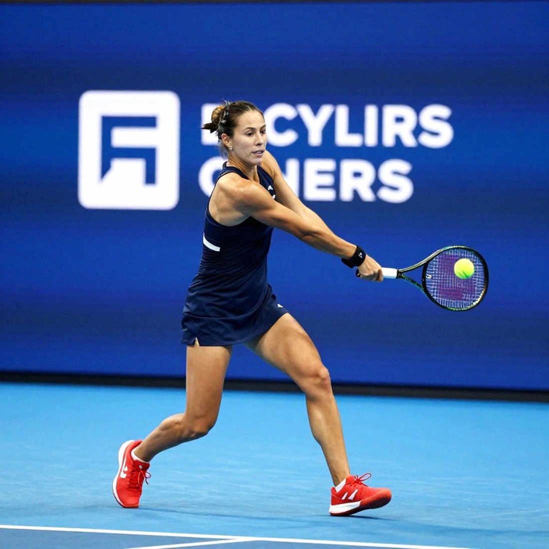 US Open ngày thứ ba: Pegula chớp nhoáng, Medvedev vững vàng, và câu hỏi lớn về cổ tay của Alcaraz