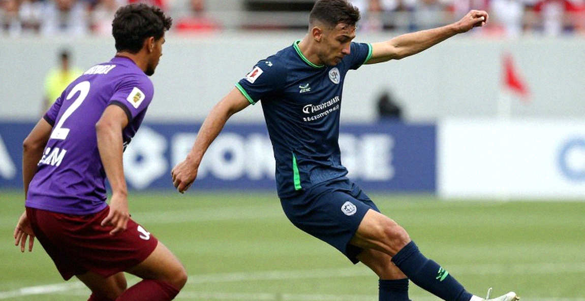 Santiago Sandoval và hình xăm ở Chivas: Khi lòng trung thành phải trả bằng da thịt Santiago Sandoval và hình xăm ở Chivas: Khi lòng trung thành phải trả bằng da thịt