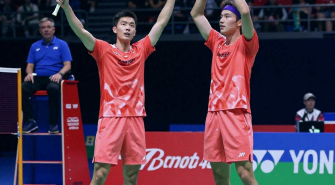 Trung Masters 2026: Đội tuyển cầu lông Ấn Độ tiến sâu tứ kết, Kidambi Srikanth và Satwik-Chirag thể hiện sức mạnh với những chiến thắng kịch tính Trung Masters 2026: Đội tuyển cầu lông Ấn Độ tiến sâu tứ kết, Kidambi Srikanth và Satwik-Chirag thể hiện sức mạnh với những chiến thắng kịch tính