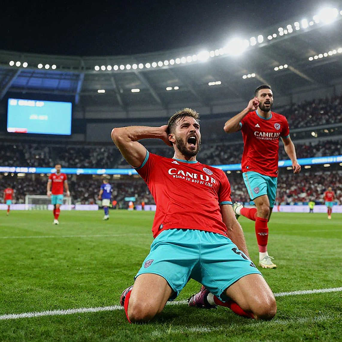 Chiếc ghế trống bên trái: Vì sao Manchester United mở màn mùa giải bằng cú vấp mang tên hậu vệ trái